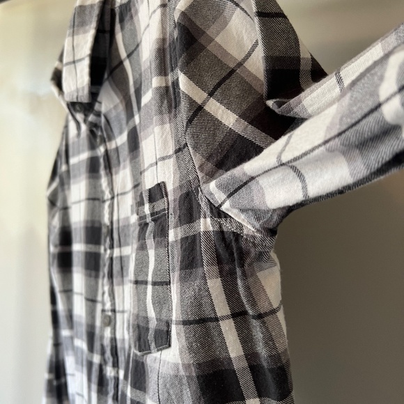 SALE ☘️ COTTON ON gray plaid long sleeve button down shirt - Picture 5 of 15